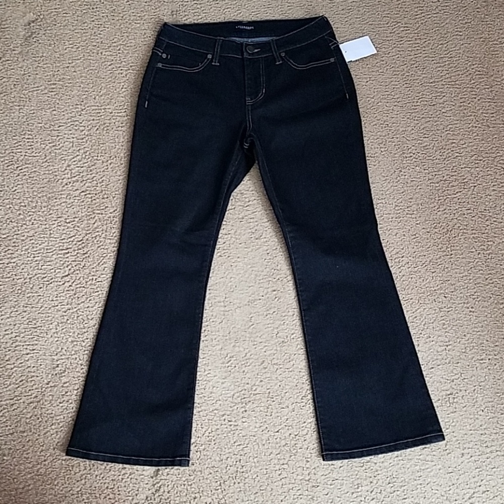 NWT LIVERPOOL CROPPED STRETCH DENIM JEANS. SIZE 6